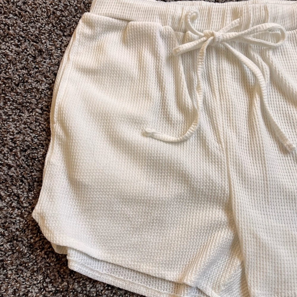 Amazon Women’s White Waffle Knit Pajama/Lounge Set - Picture 7 of 8